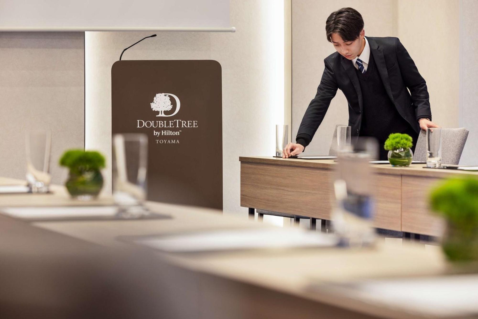 Doubletree By Hilton Toyama Hotel Exterior foto